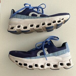 On Cloudmonster Women’s Size 9